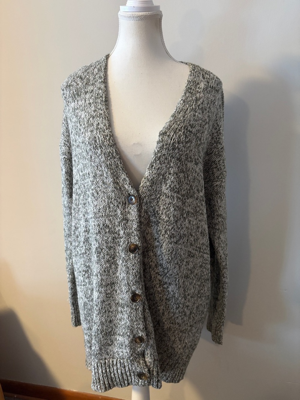 LOFT Grey Marled V-Neck Button-Front Cardigan. Size Large